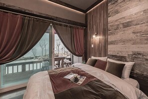 Room (A103 Athens) - Pandora"s box (Seongju)