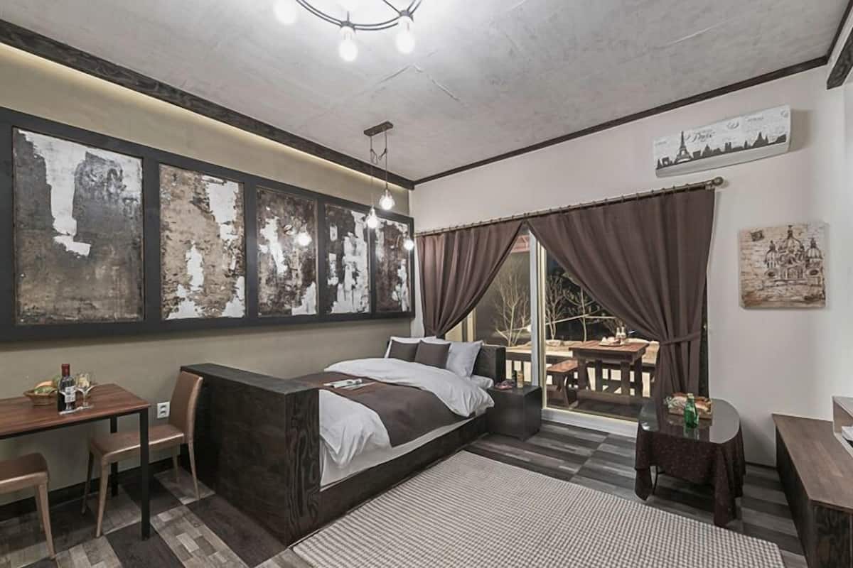 Room (B103 Nike) | Front of property