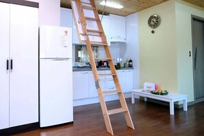 Room (A Block 201) - Sanjeonghosu-ro Broom House (Pocheon)