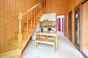 Room (101) | Staircase