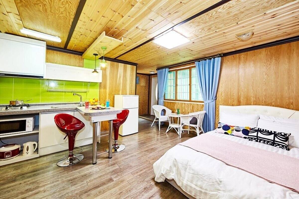 Room (Valley)