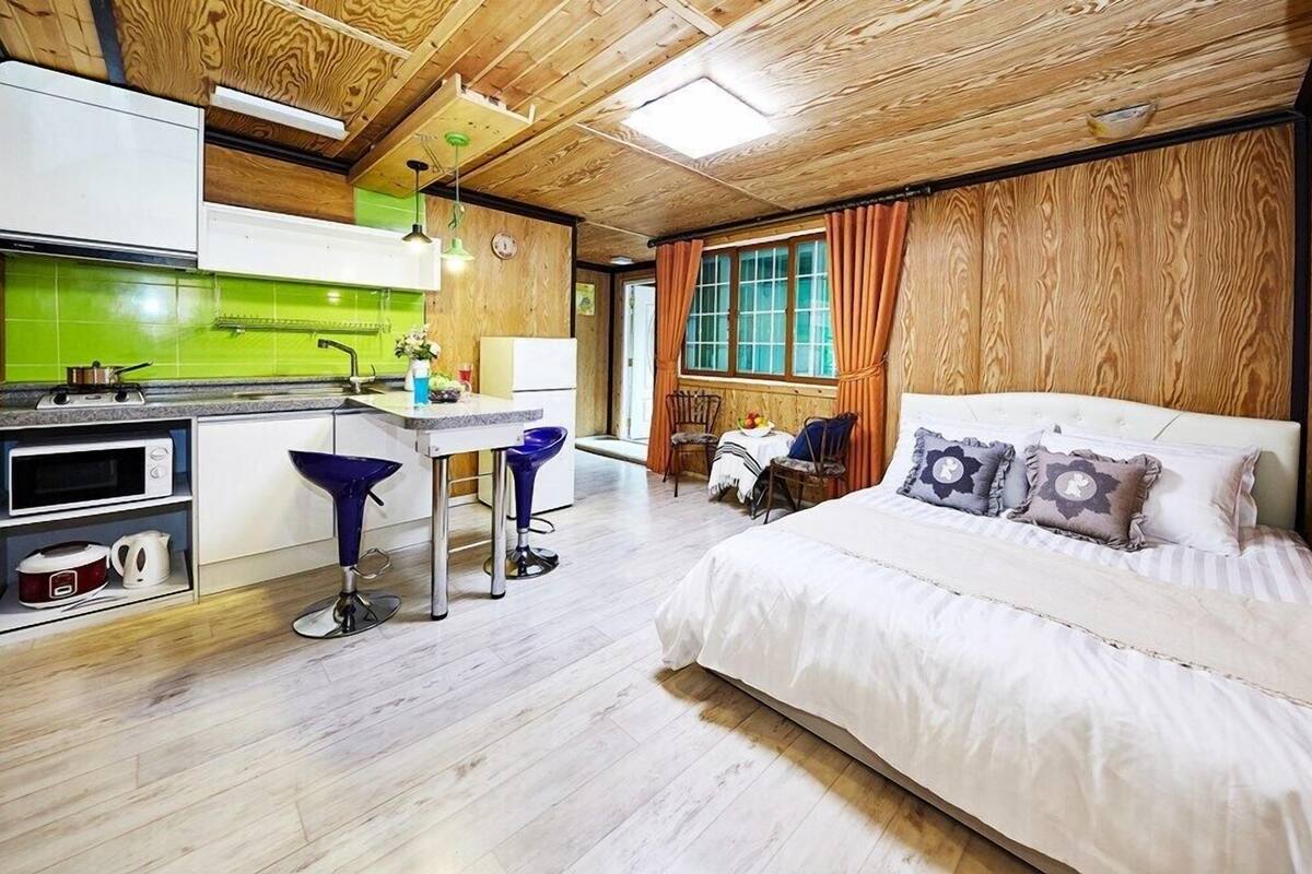 Room (Secret)