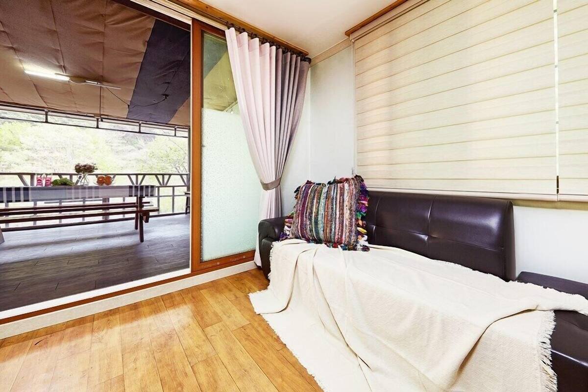 Room (The view in the morning)