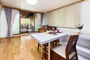 Habitación (The view in the morning)