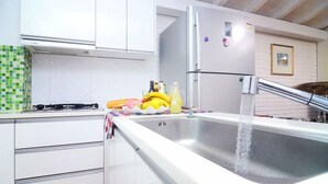 Luokittelematon kuva, 4 kautta 15, painike