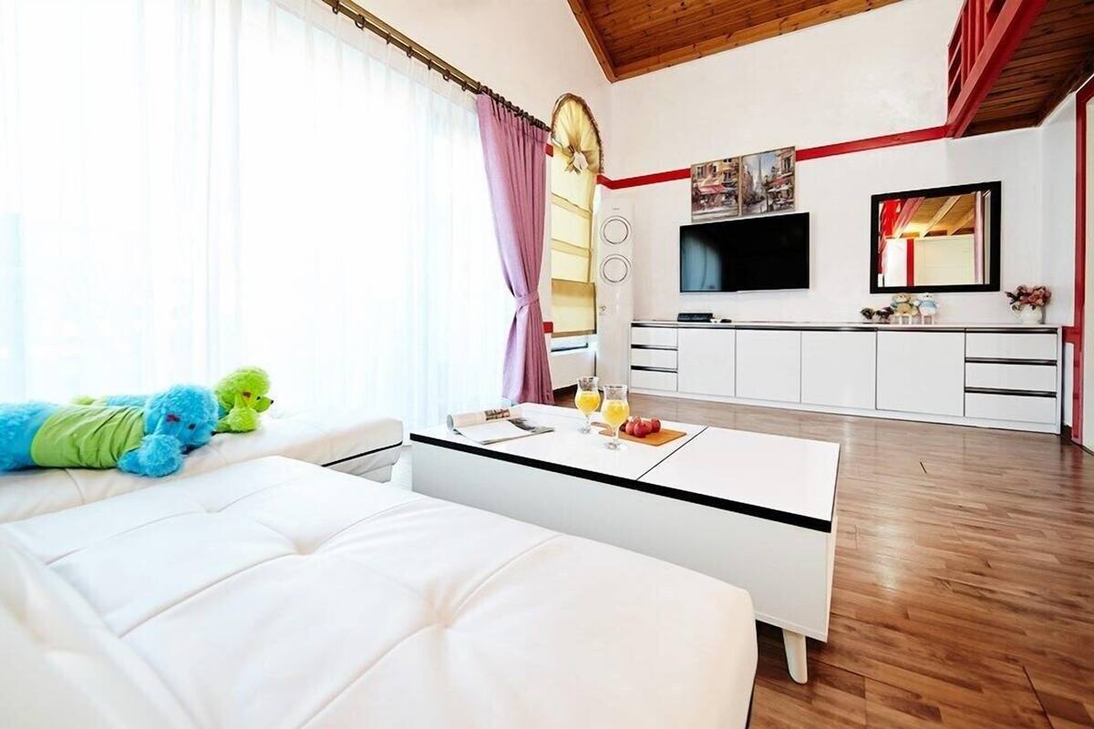 Room (Unique)