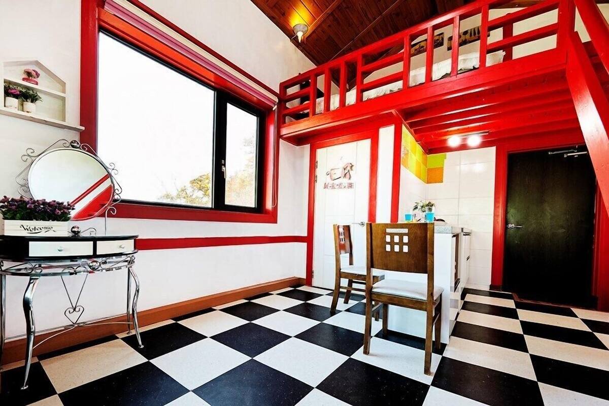 Room (Romantic)
