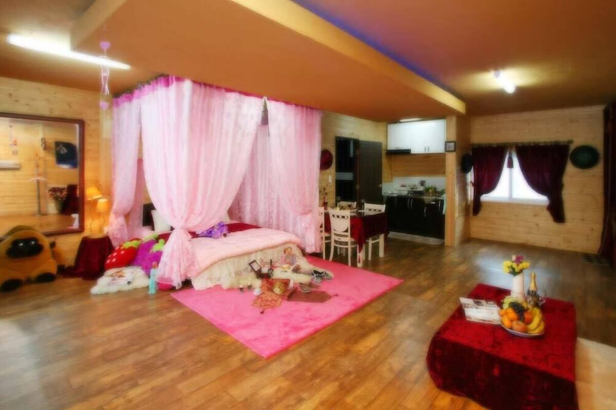 Room (Suite Room)