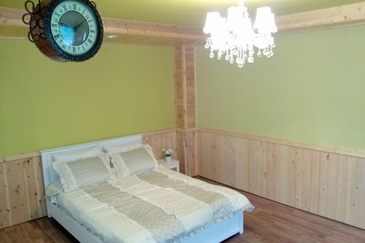 Room (Olive)