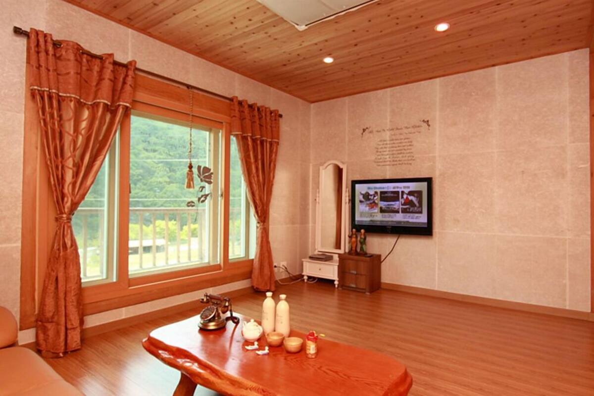 Room (Welcoming the sun)