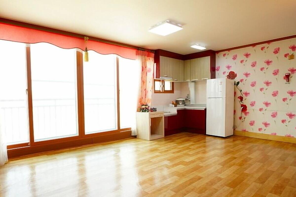 Room (B Narsha)
