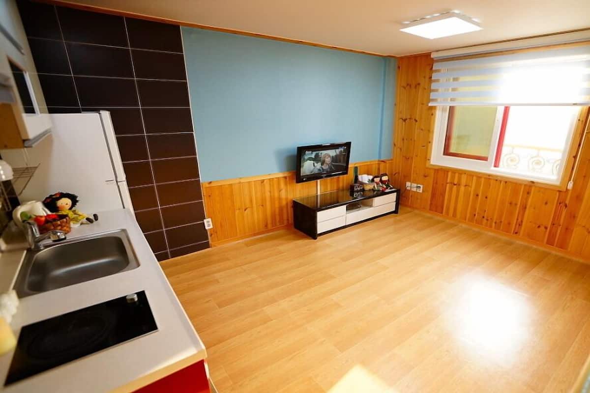 Kamer (A Yegrena)
