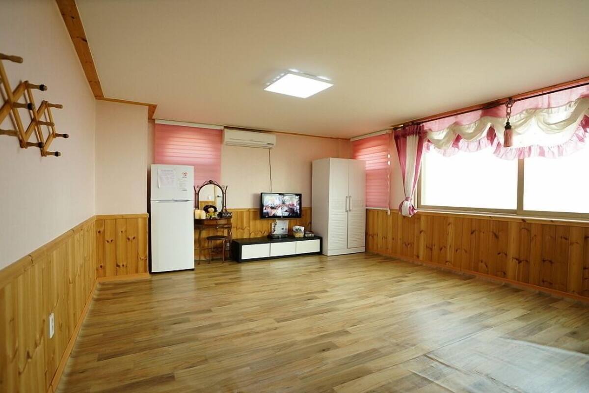Room (B Flower garam)