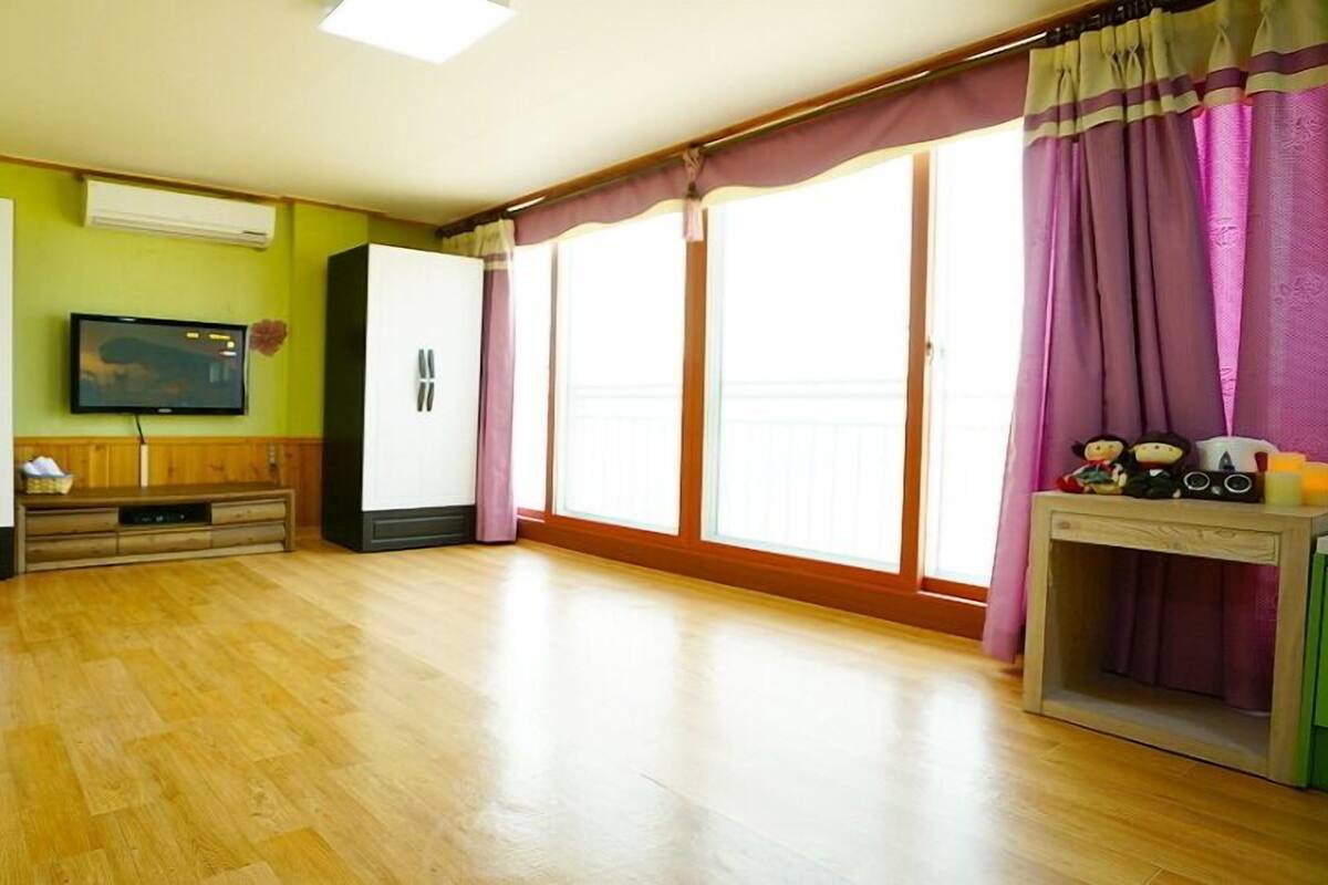 Room (B Raonhaje)