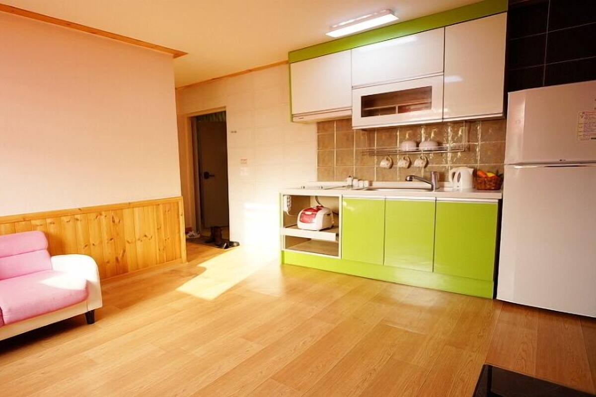 Room (A Ahtti)