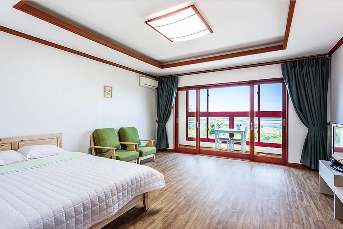 Room (Bed room A)