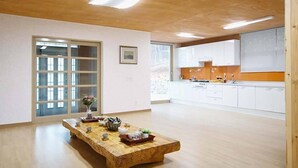 Living room - Red Clay Flat Stone (Namhae)