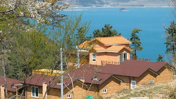 Exterior - Red Clay Flat Stone (Namhae)