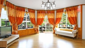 Room (Gold) | Living room - Roseway (Gapyeong)