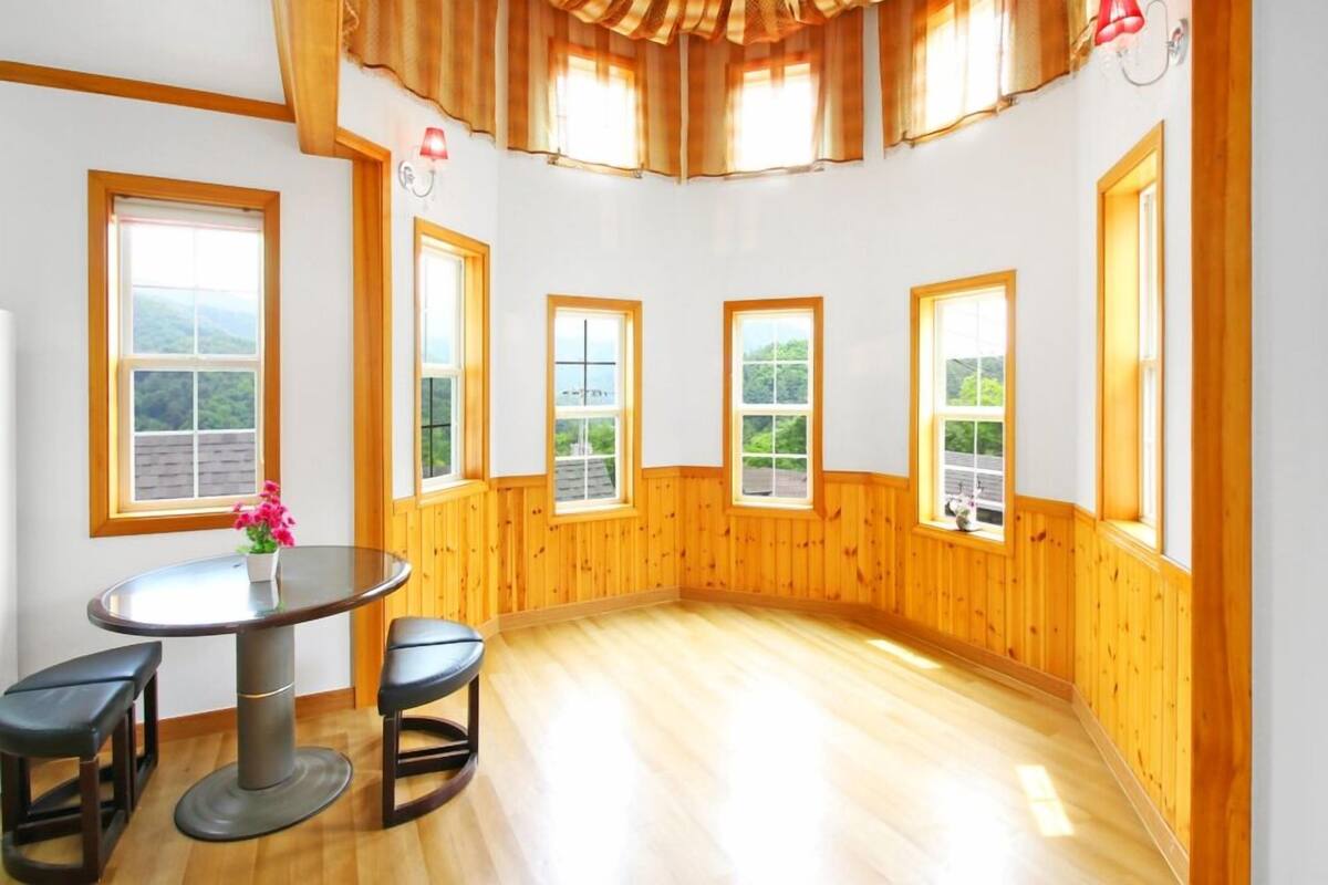 Room (VIP) | In-room dining
