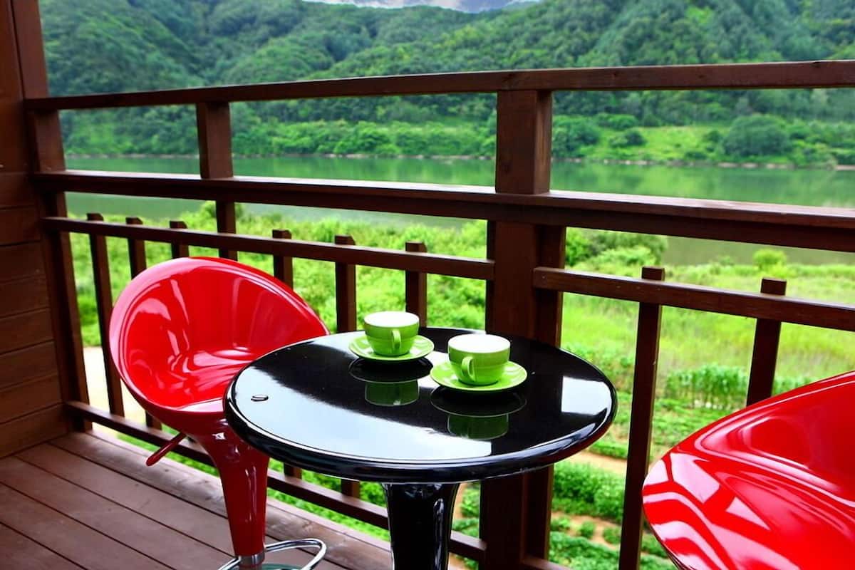 Room (latte) | Individually decorated, individually furnished