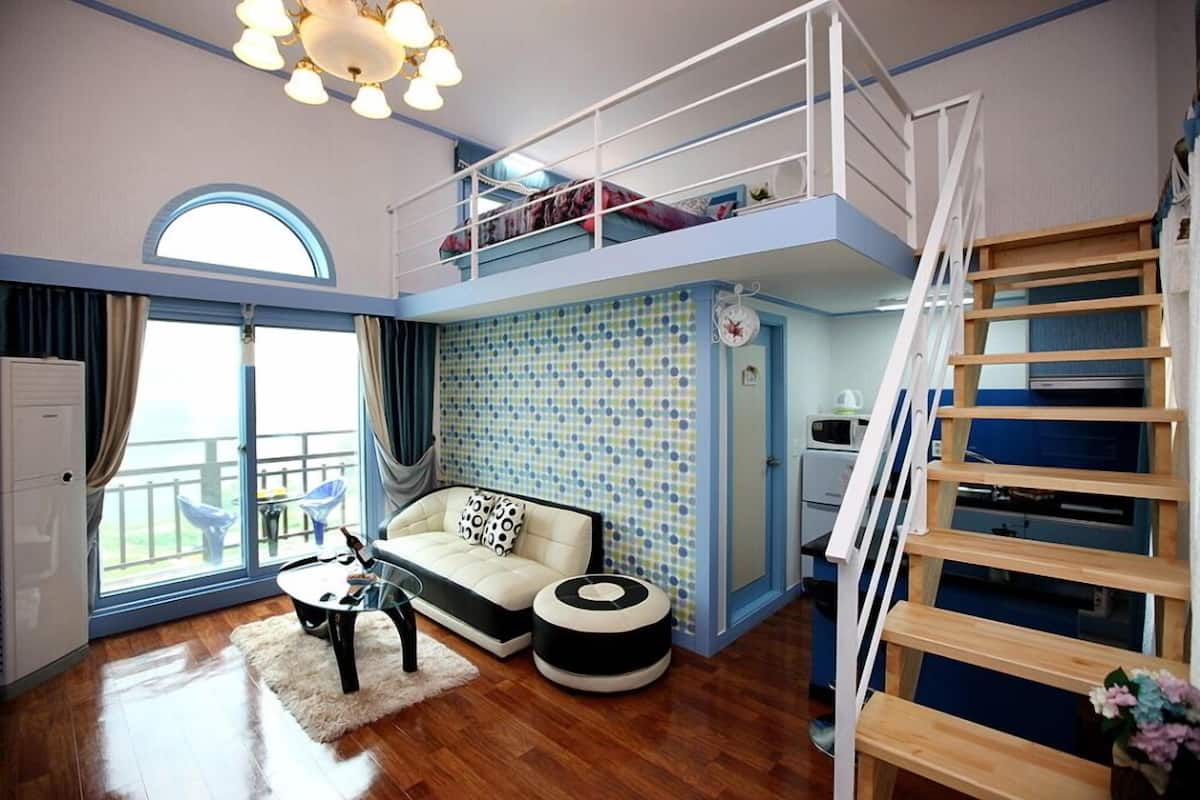 Room (Supremo) | Individually decorated, individually furnished