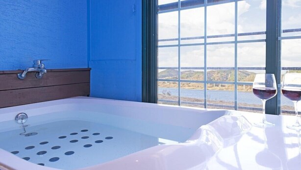 Unclassified image, 1 of 70, button - Tiffany (Chuncheon)