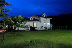 Exterior - Songnisan Mountain White (Sangju)
