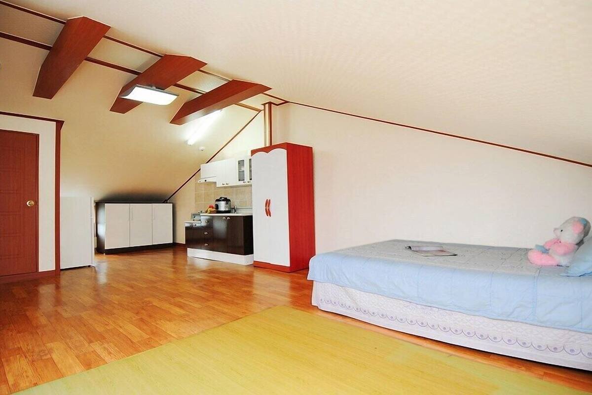 Room (Valley)