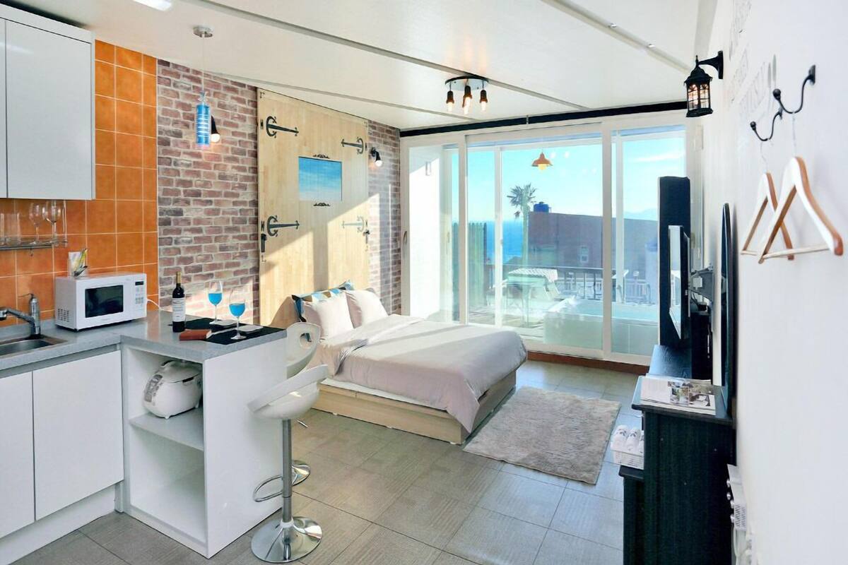 Chambre (Kara (Indoor Whirl Pool))