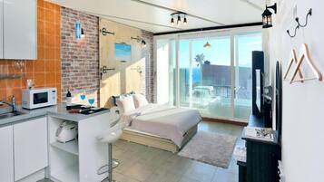 Room (Kara (Indoor Whirl Pool))