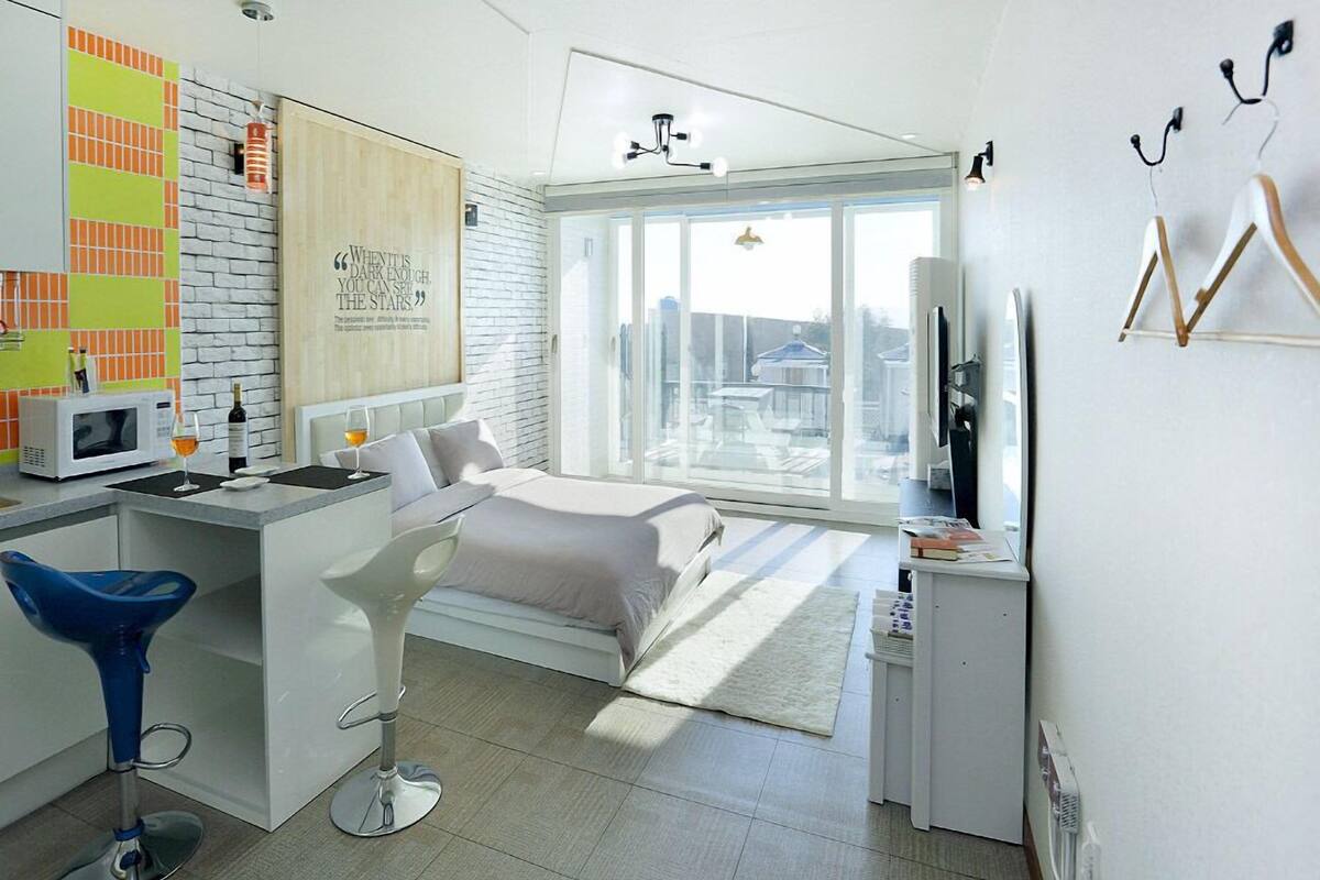 Room (Agape (SPA X))