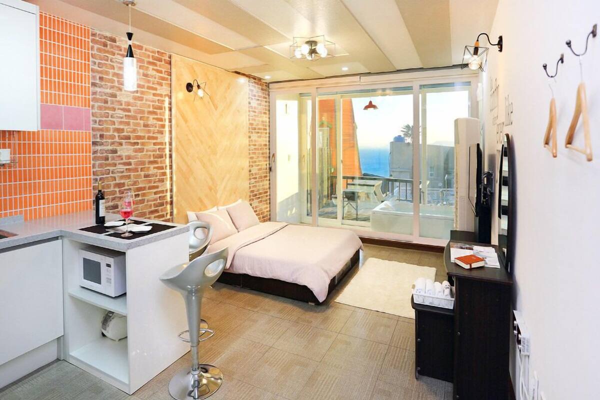 Room (Sophia (Indoor Whirl Pool))