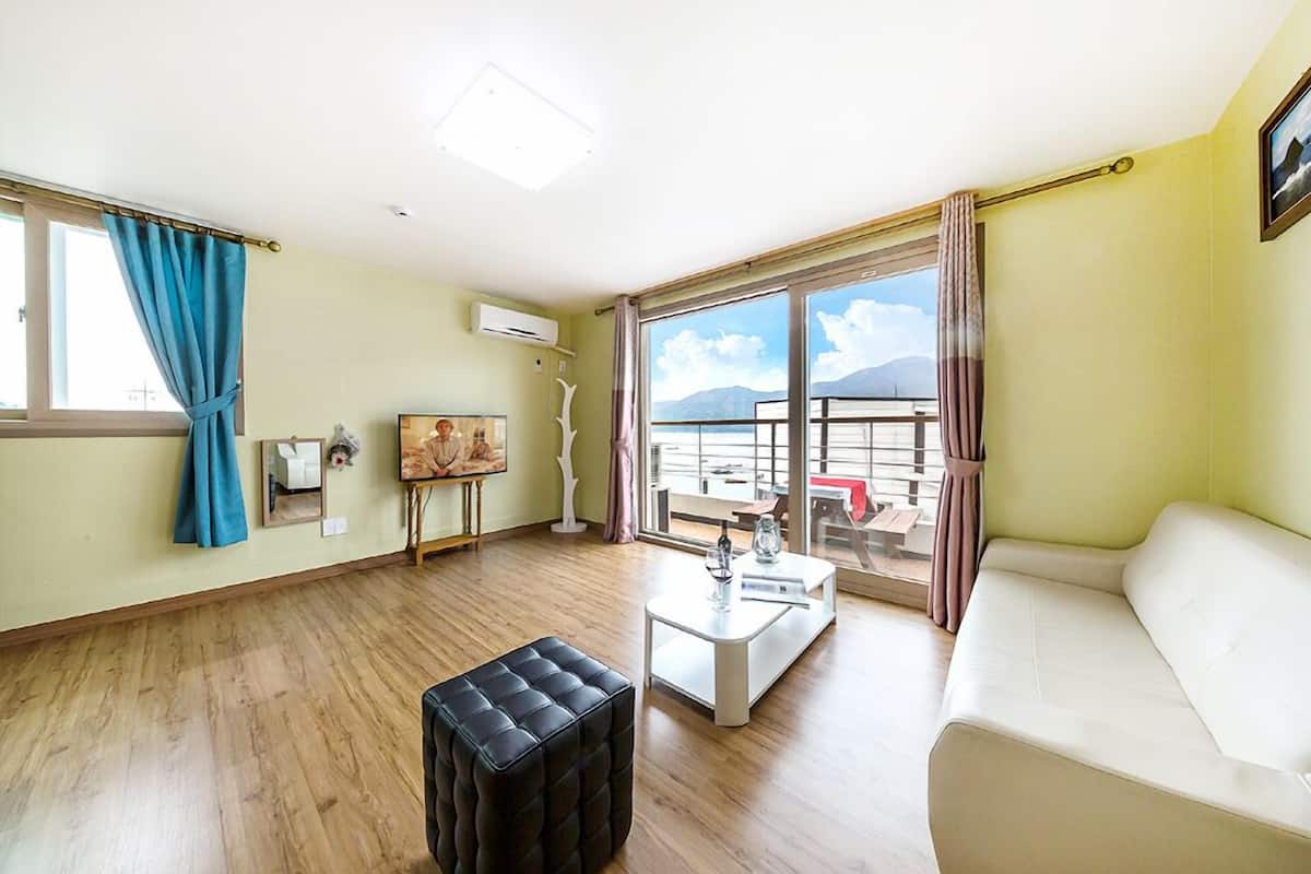 Room (202 (Ocean view)) | Living room