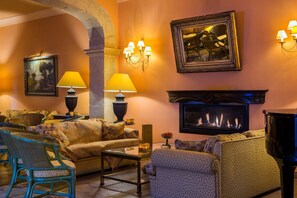 Fireplace - La Bastide du Calalou Hotel & Spa, BW Premier Collection (Moissac-Bellevue)