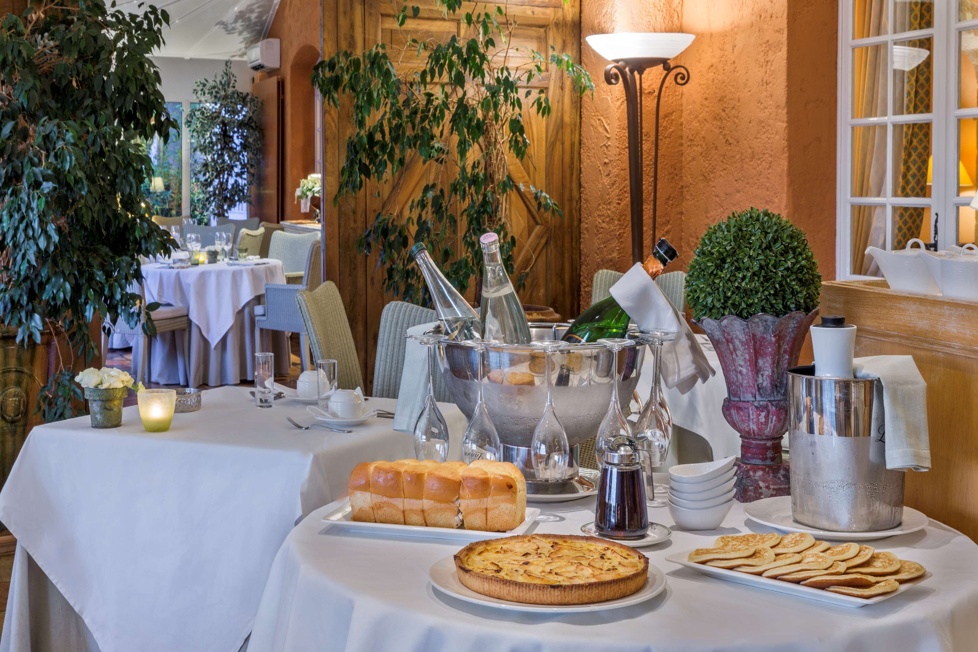 Daily buffet breakfast (EUR 22 per person)