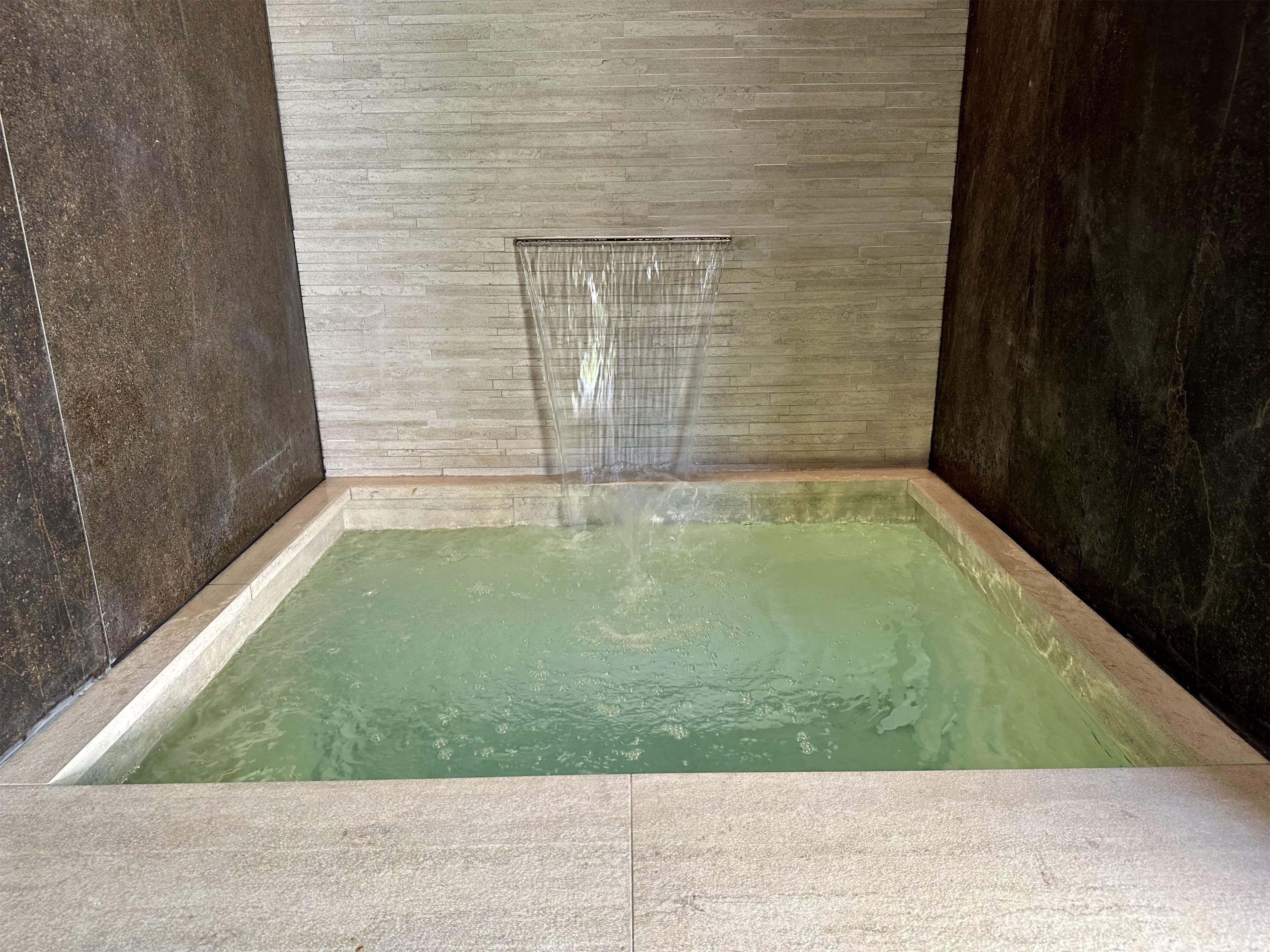 sauna, hot tub, steam room, body treatments, swedish massages, facials