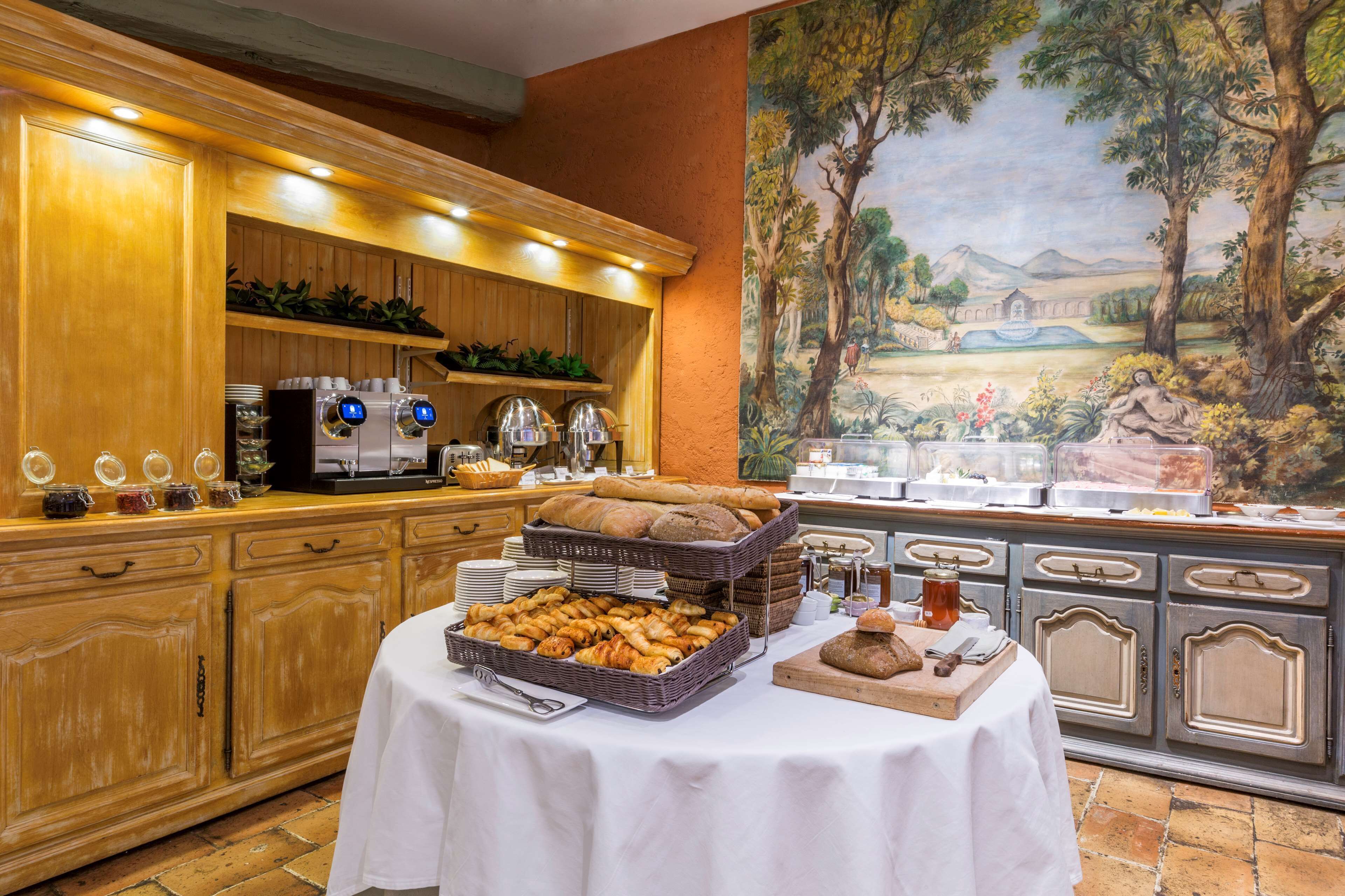 daily buffet breakfast (eur 21 per person)
