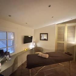 Sauna, hot tub, steam room, body treatments, Swedish massages, facials