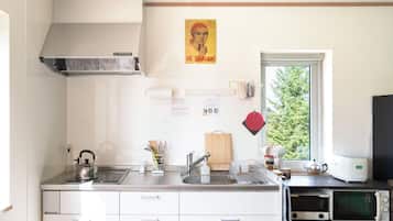 Fridge, microwave, stovetop, coffee/tea maker