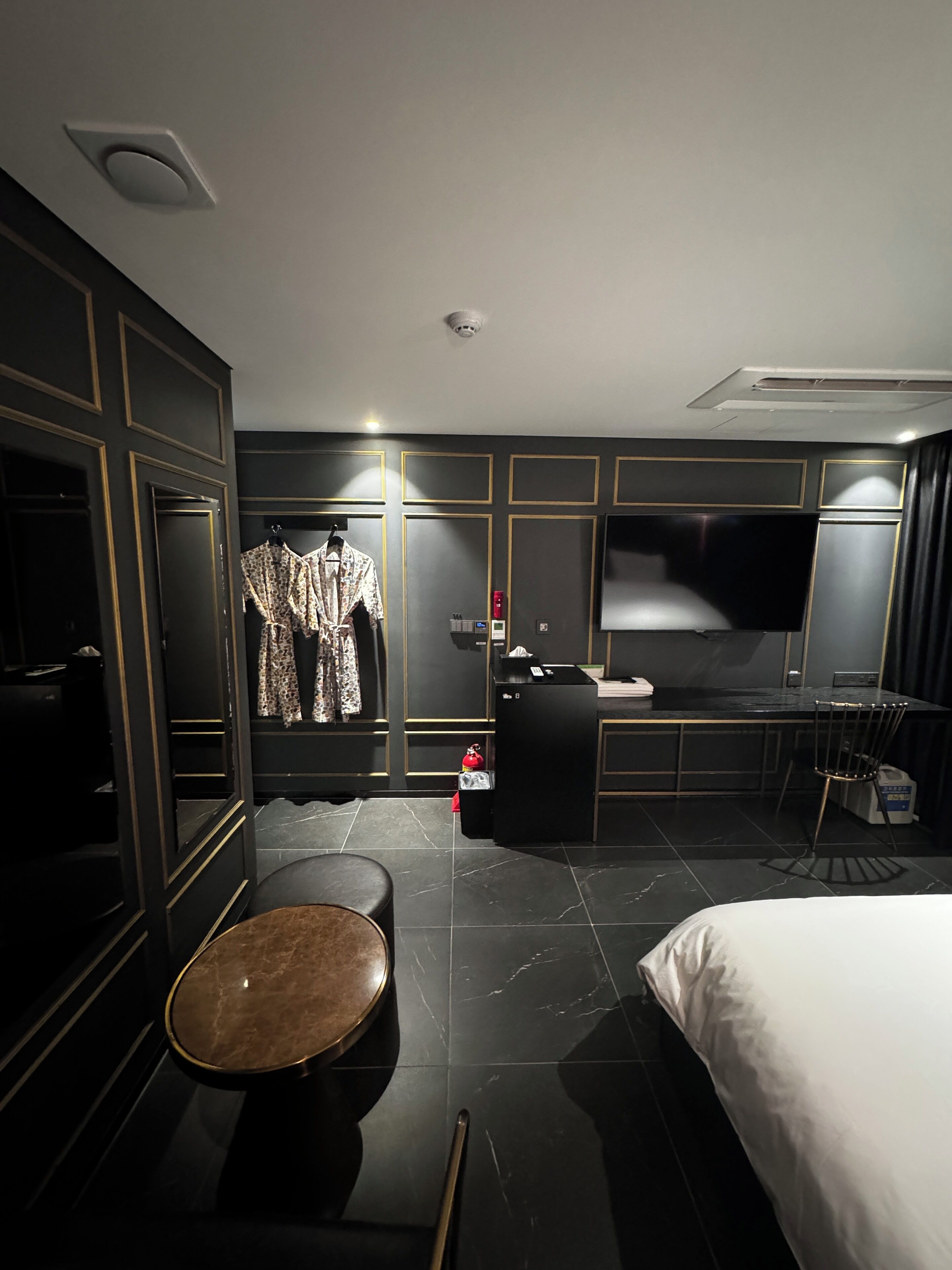 deluxe double room | free wifi, bed sheets