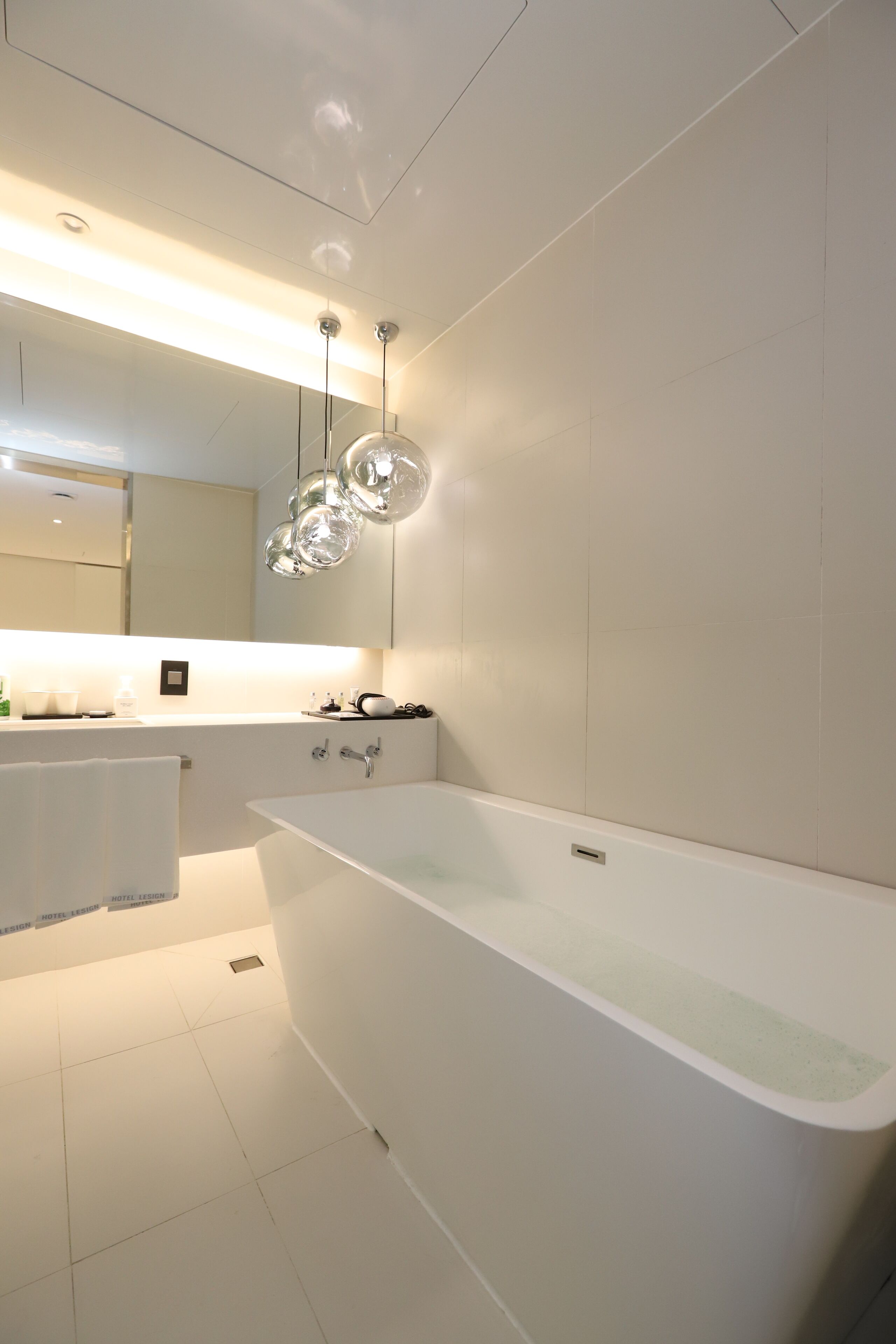 twin room | deep-soaking bathtub