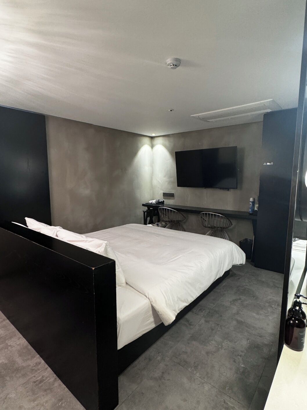 premium double room | free wifi, bed sheets