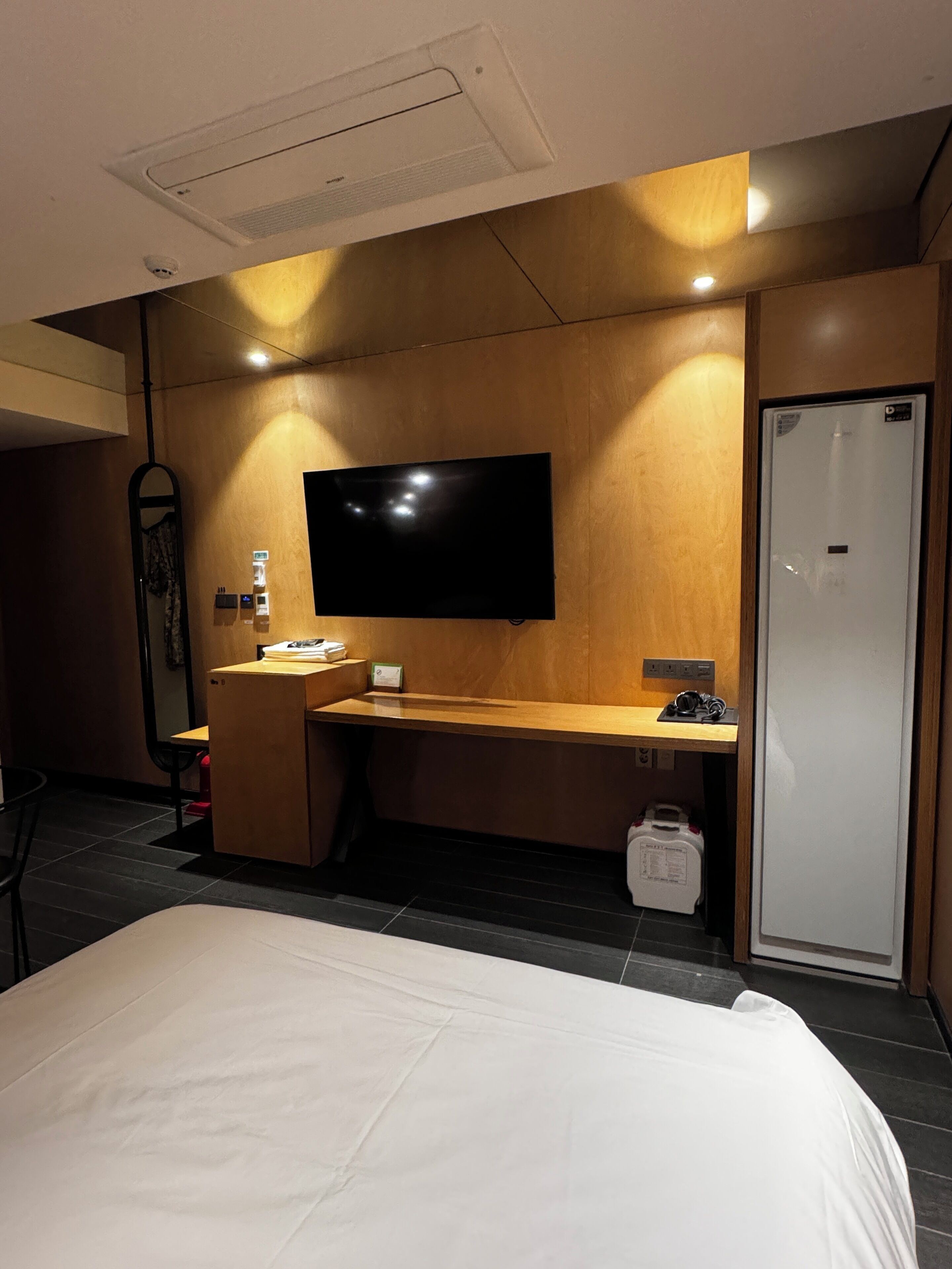 deluxe room | free wifi, bed sheets