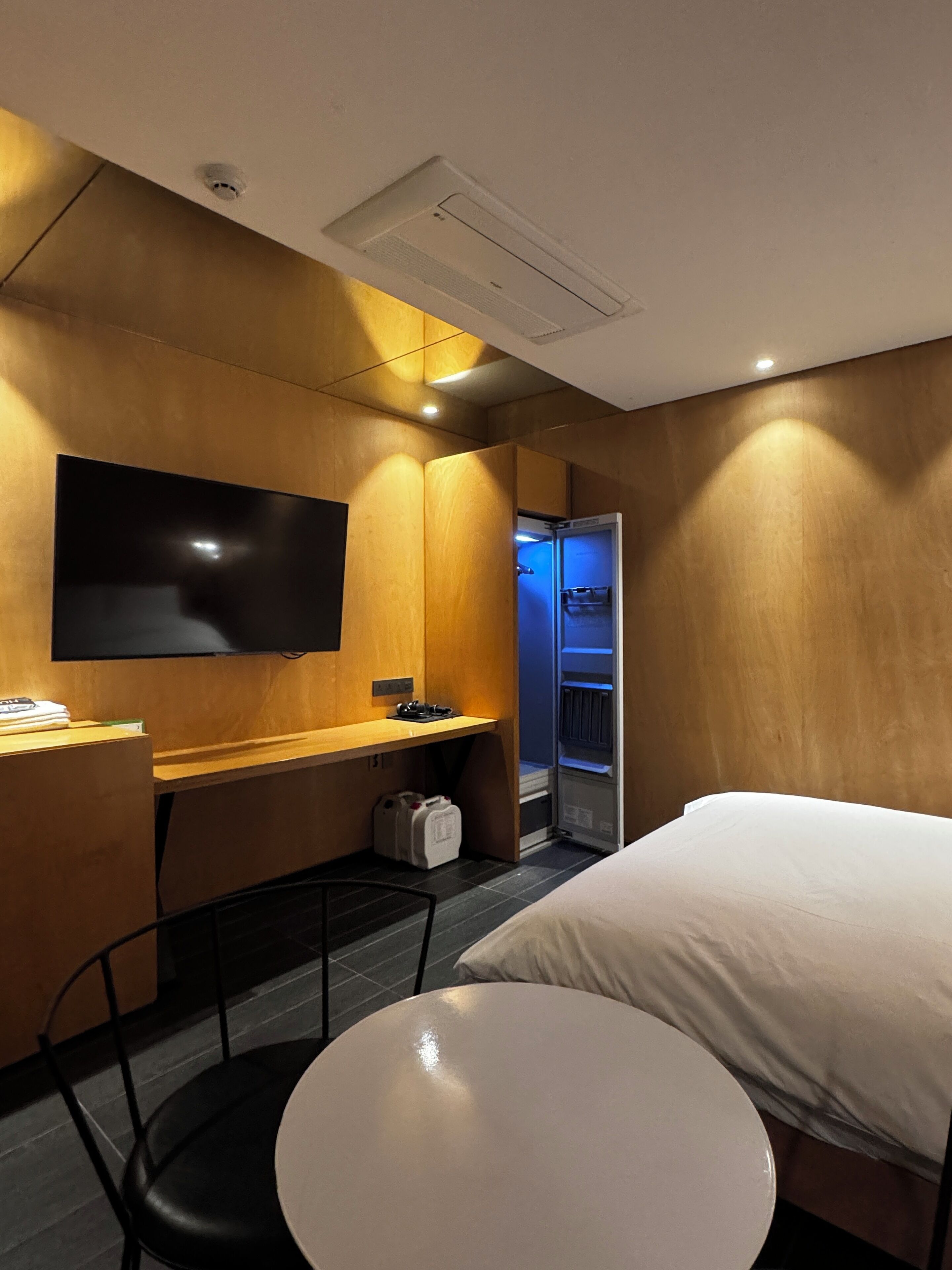 deluxe room | free wifi, bed sheets