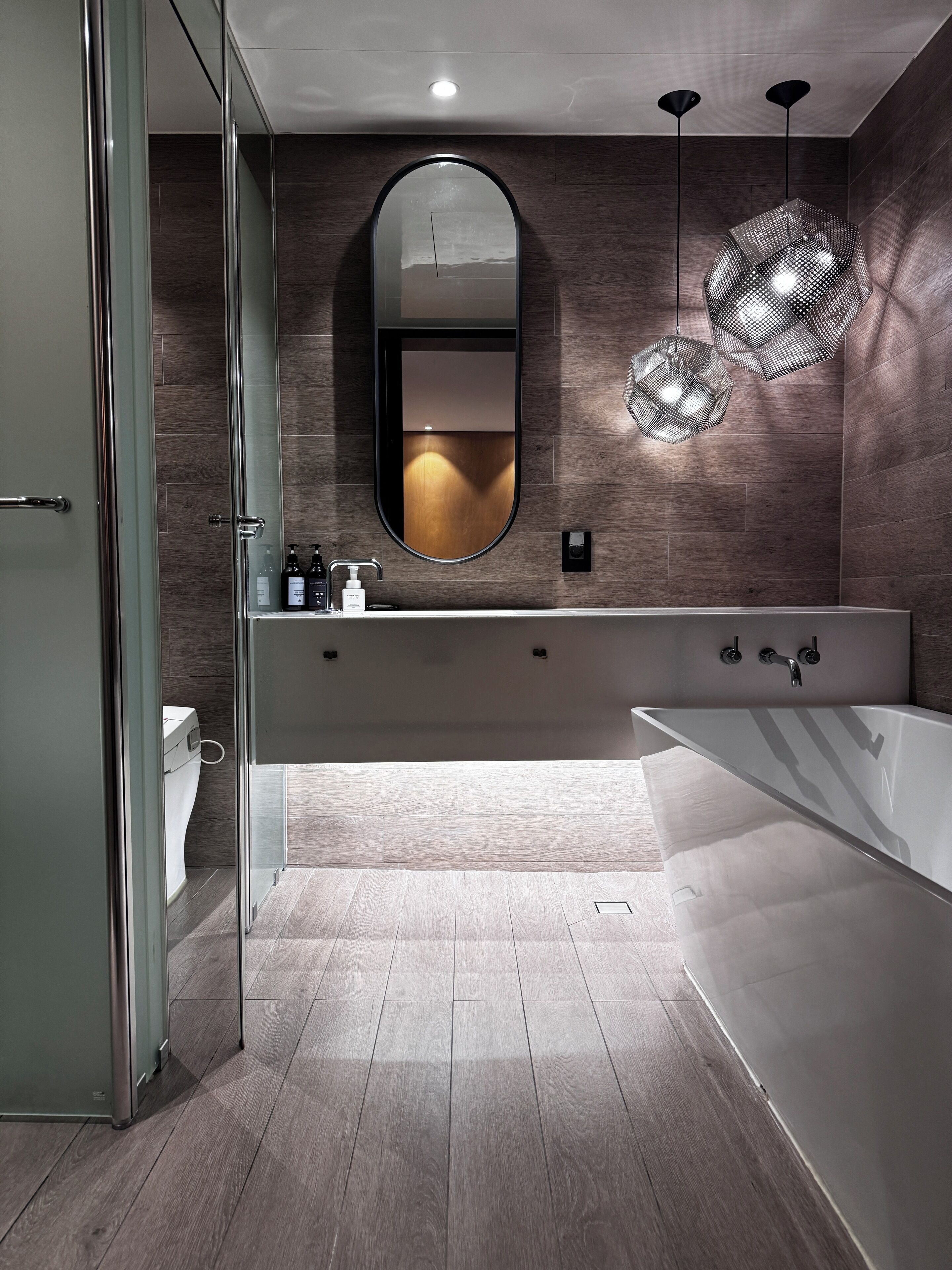 deluxe room | bathroom | separate bathtub and shower, free toiletries, hair dryer, slippers