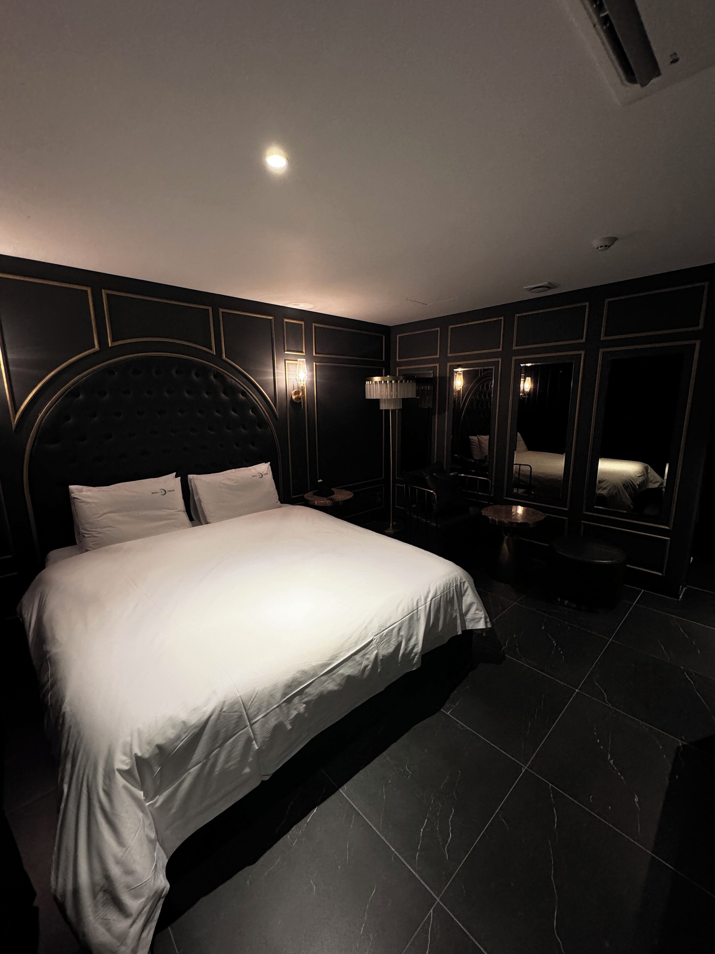 deluxe double room | free wifi, bed sheets