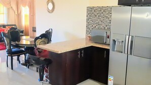 Coffee/tea maker, fridge, microwave, oven - Drax Hall Manor (Ocho Rios)