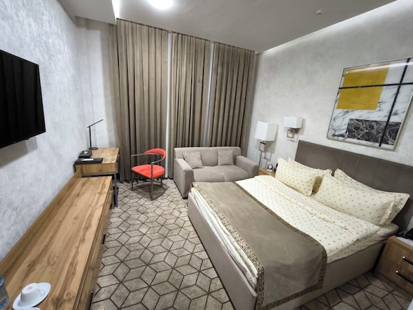 Premium bedding, in-room safe, desk, laptop workspace