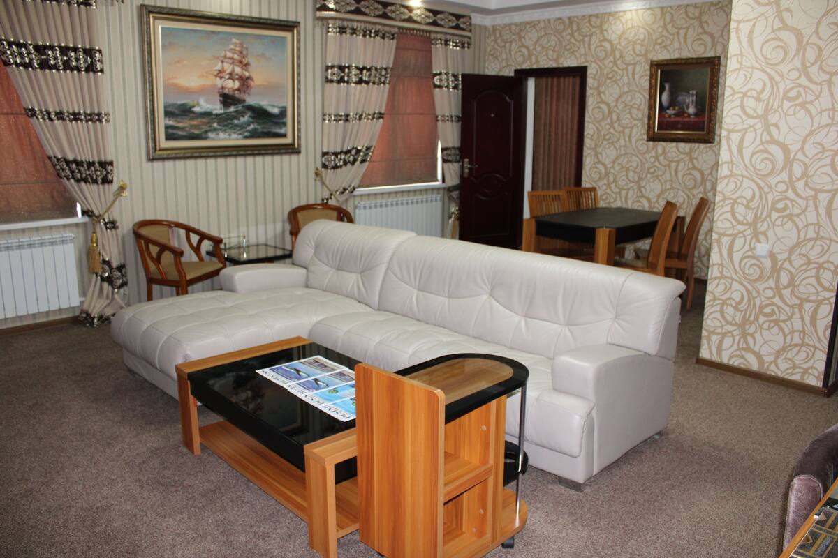 Presidential Room | Premium bedding, in-room safe, desk, laptop workspace